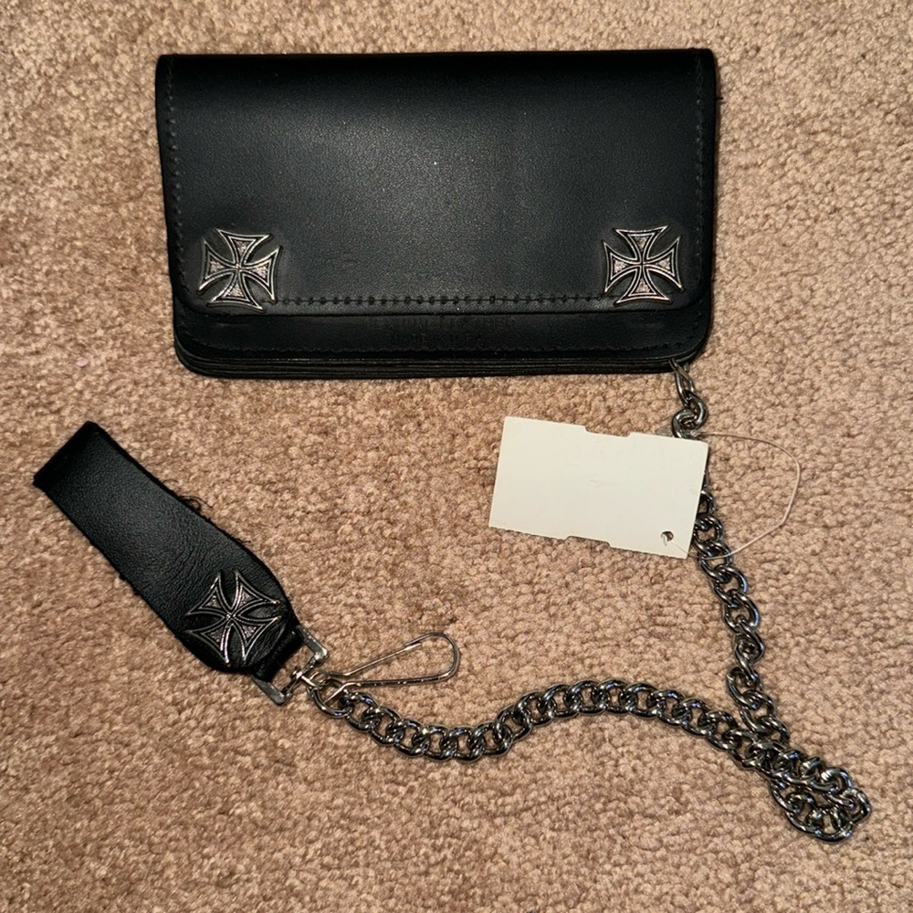 6.5” Leather chain wallet with design snaps